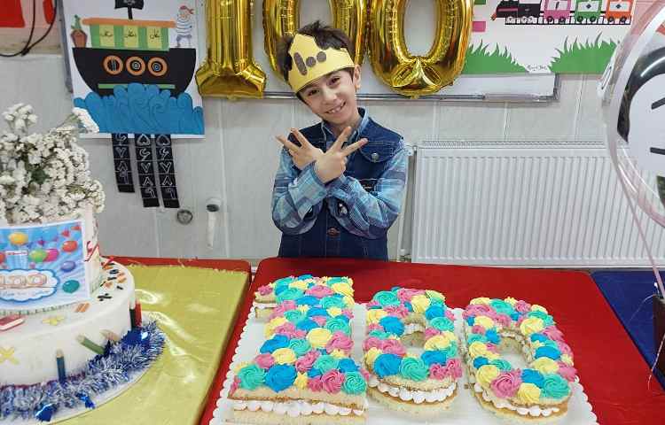 جشن با شکوه 100 دانش آموزان پایه دوم دبستان 8