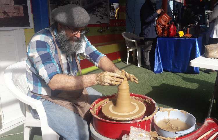 جشن بزرگ عید نوروز (اقوام ایرانی ) دبستان علوی تهران شعبه غرب 18