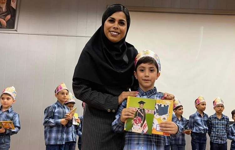 جشن بزرگ و شاد الفبا دانش آموزان پایه اول دبستان علوی شعبه غرب 16