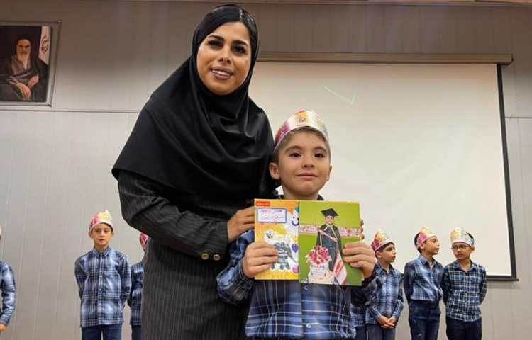 جشن بزرگ و شاد الفبا دانش آموزان پایه اول دبستان علوی شعبه غرب 21