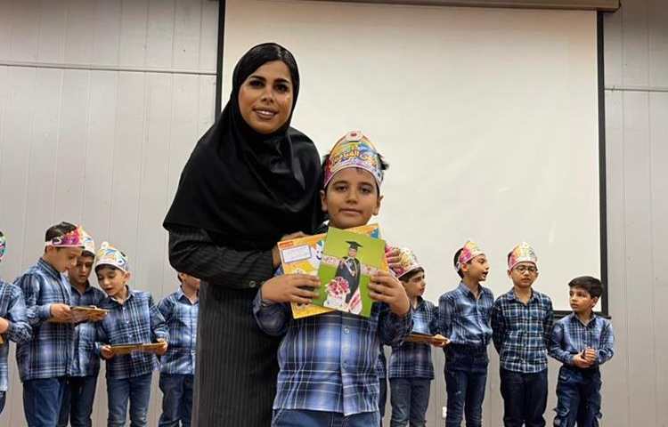 جشن بزرگ و شاد الفبا دانش آموزان پایه اول دبستان علوی شعبه غرب 31