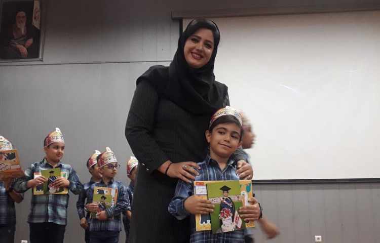 جشن بزرگ و شاد الفبا دانش آموزان پایه اول دبستان علوی شعبه غرب 53