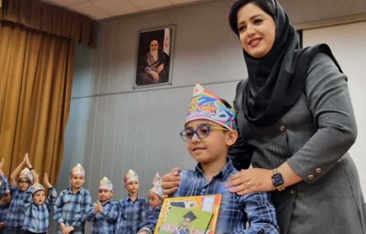 جشن بزرگ و شاد الفبا دانش آموزان پایه اول دبستان علوی شعبه غرب 8