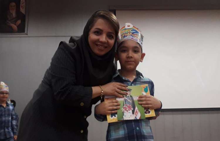 جشن بزرگ و شاد الفبا دانش آموزان پایه اول دبستان علوی شعبه غرب 82