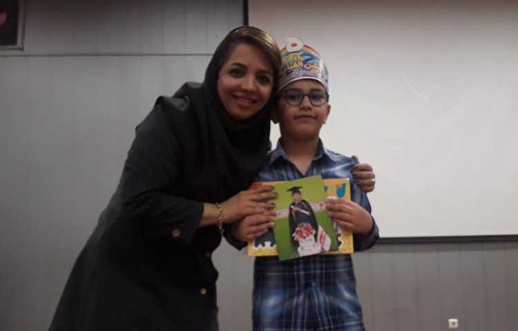 جشن بزرگ و شاد الفبا دانش آموزان پایه اول دبستان علوی شعبه غرب 83