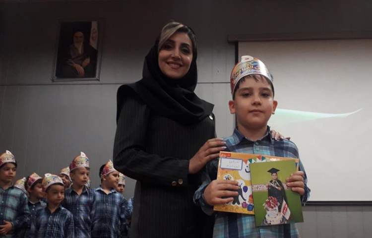 جشن بزرگ و شاد الفبا دانش آموزان پایه اول دبستان علوی شعبه غرب 89