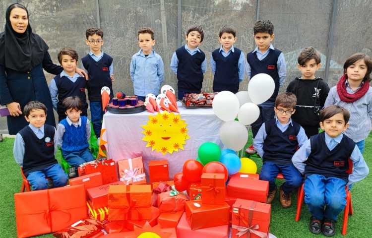 جشن تحویل کارنامه در پایه اول 1