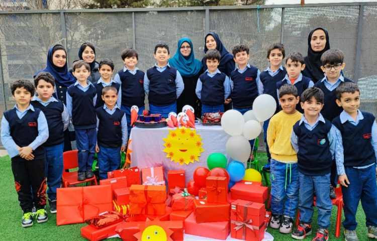 جشن تحویل کارنامه در پایه اول 2