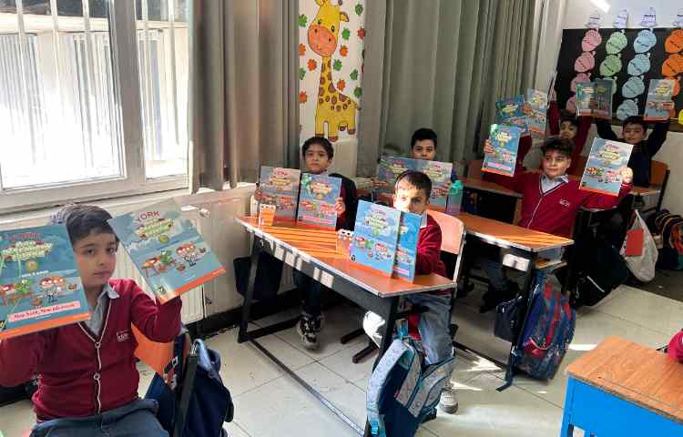 جشنِ تحویل کتاب‌های Our Discovery Island 1 و پایان کتاب ALV Phonics 3 1