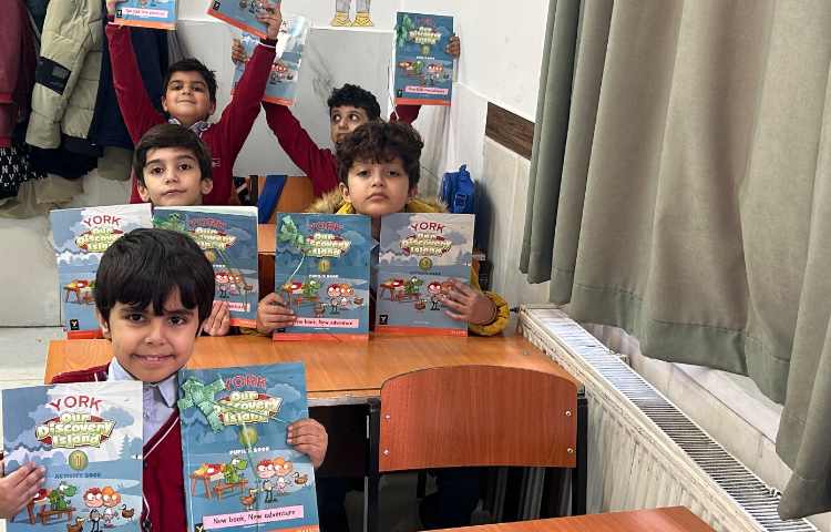 جشنِ تحویل کتاب‌های Our Discovery Island 1 و پایان کتاب ALV Phonics 3 2