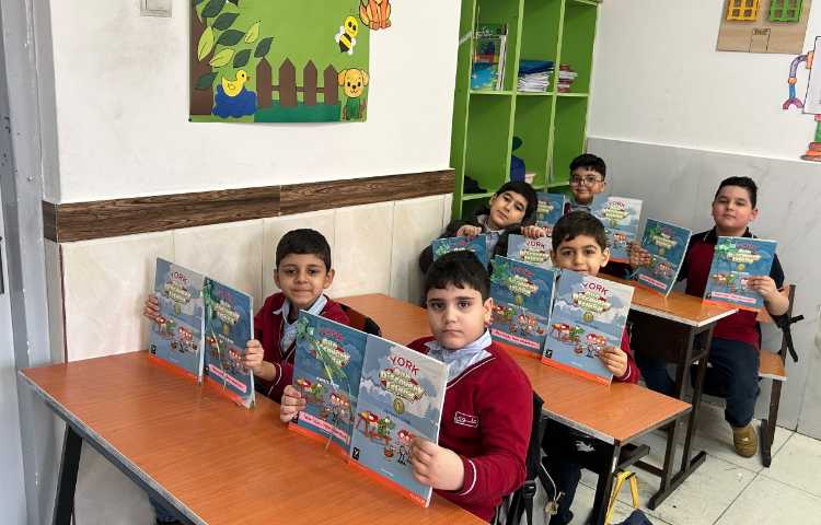 جشنِ تحویل کتاب‌های Our Discovery Island 1 و پایان کتاب ALV Phonics 3 3