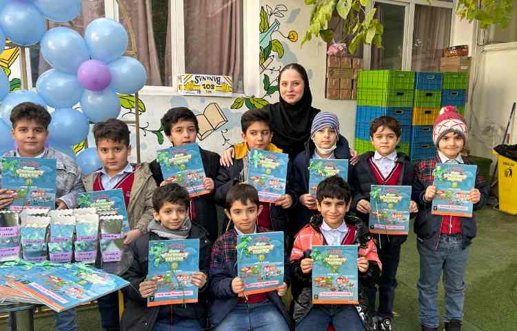 جشنِ تحویل کتاب‌های Our Discovery Island 1 و پایان کتاب ALV Phonics 3 7