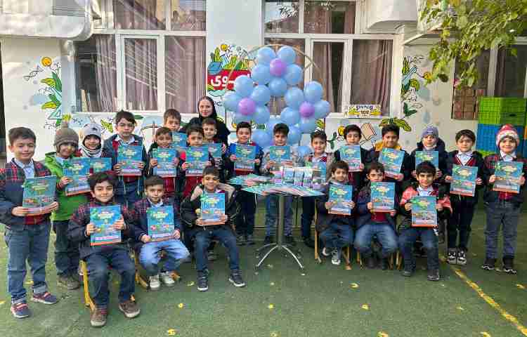 جشنِ تحویل کتاب‌های Our Discovery Island 1 و پایان کتاب ALV Phonics 3 9