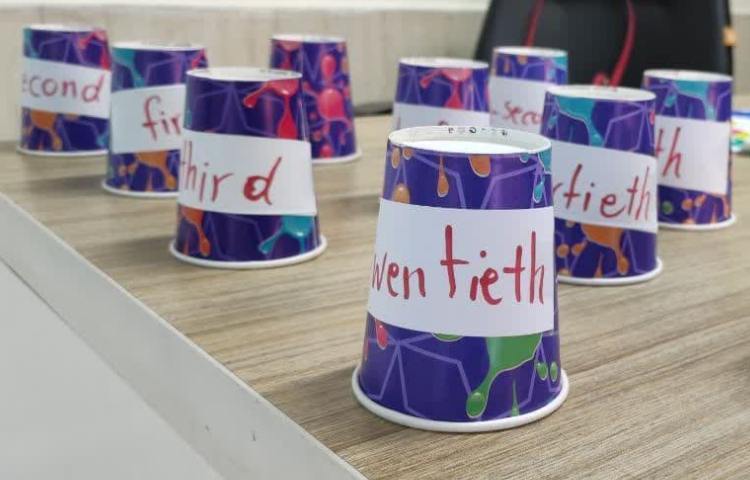 جشن تغییر کتاب زبان انگلیسی پایه اول 4