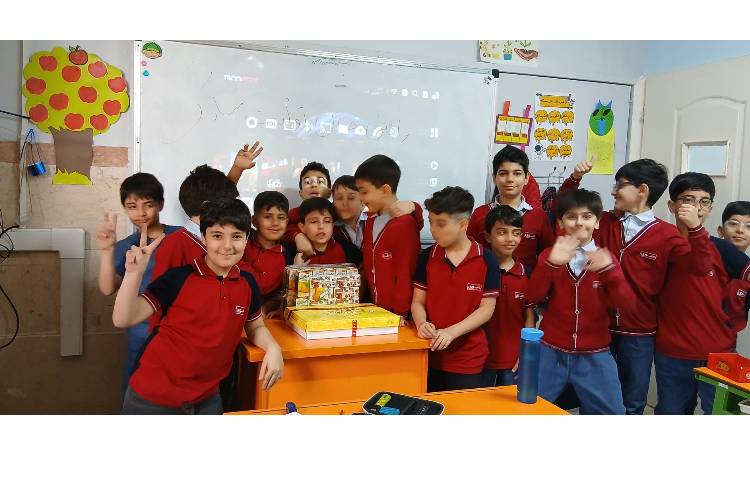 جشن تولد دانش آموزان فروردینی 1