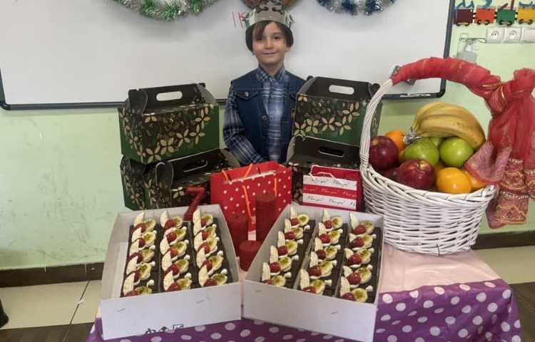 جشن تولد کلاسی دانش آموزان پایه اول 8