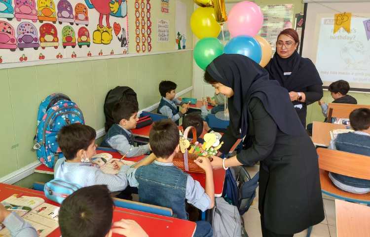 جشن حرف Pp و اهدا جایزه به دانش آموزان عزیز 10