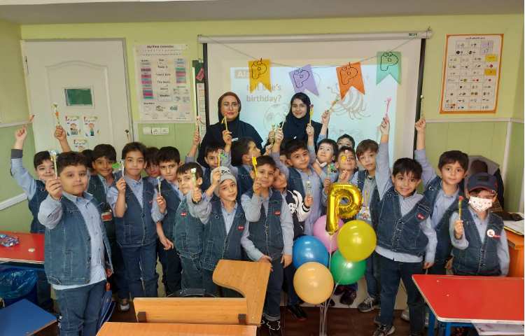 جشن حرف Pp و اهدا جایزه به دانش آموزان عزیز 11