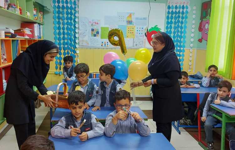 جشن حرف Pp و اهدا جایزه به دانش آموزان عزیز 12