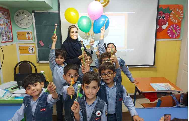 جشن حرف Pp و اهدا جایزه به دانش آموزان عزیز 13