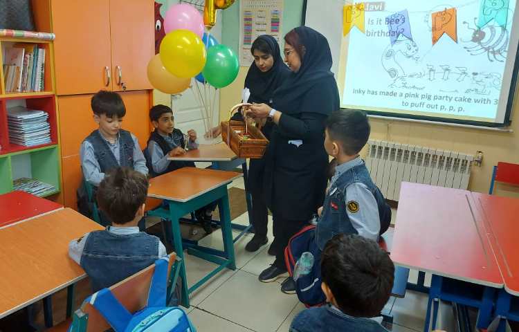 جشن حرف Pp و اهدا جایزه به دانش آموزان عزیز 14