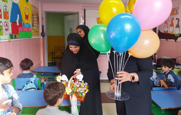 جشن حرف Pp و اهدا جایزه به دانش آموزان عزیز 2