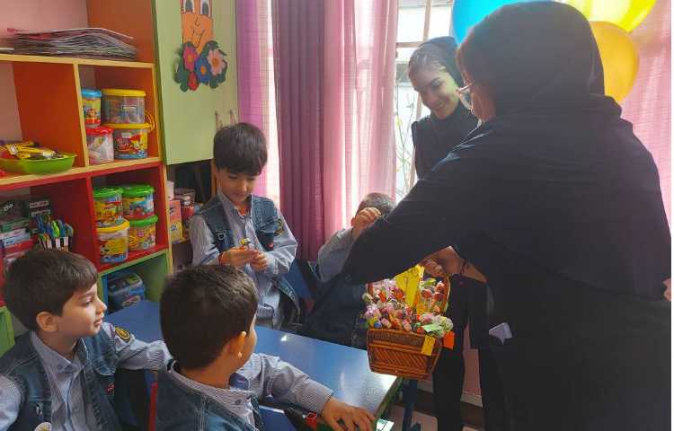 جشن حرف Pp و اهدا جایزه به دانش آموزان عزیز 3