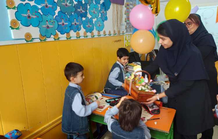 جشن حرف Pp و اهدا جایزه به دانش آموزان عزیز 7