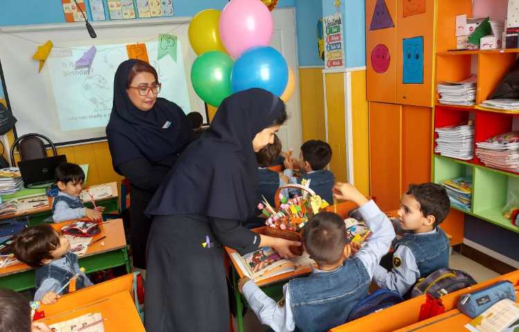 جشن حرف Pp و اهدا جایزه به دانش آموزان عزیز 8