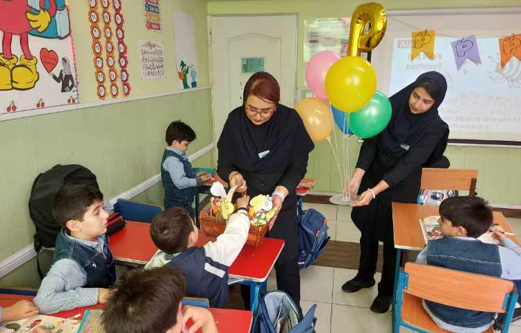 جشن حرف Pp و اهدا جایزه به دانش آموزان عزیز 9