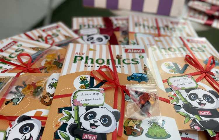 جشن شروع کتاب ALV Phonics 2 4