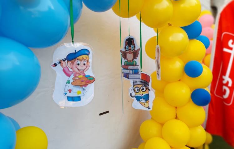 جشن شکوفه های دانش آموزان اول دبستان علوی 4