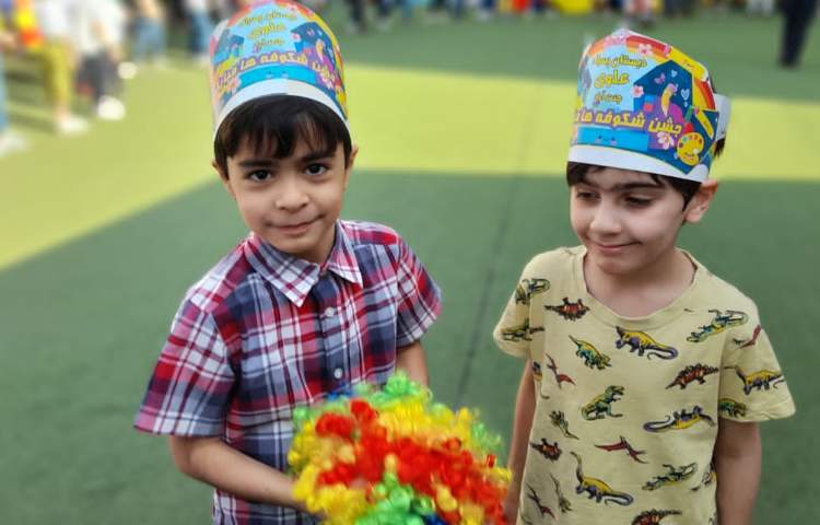 جشن شکوفه های دانش آموزان اول دبستان علوی 9