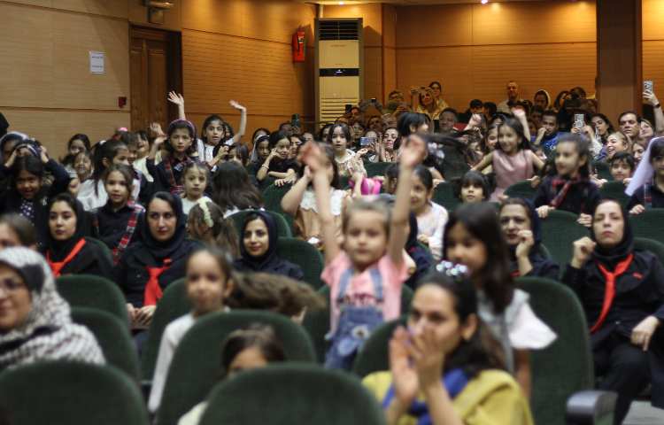جشن شکوفه ها و غنچه ها دبستان دخترانه پرتوعلوی 6