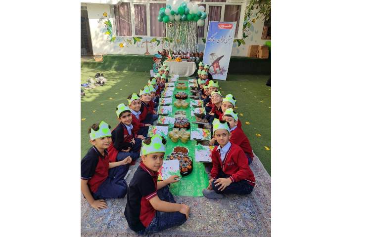 جشن قرآن در حیاط مدرسه اجرا شد