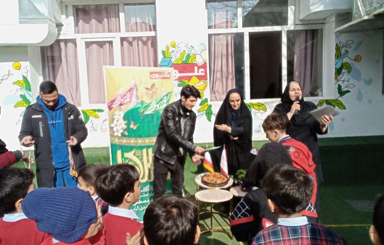 جشن مبعث و تجلیل از برگزیدگان مسابقات ورزشی و نقاشی منطقه 11 10