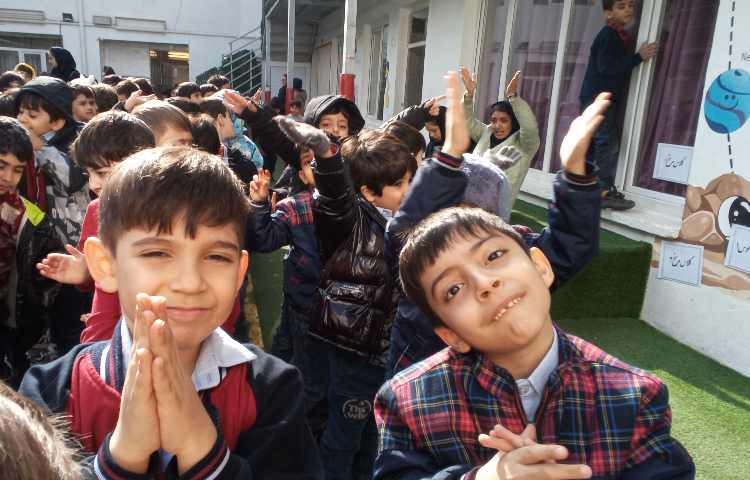 جشن مبعث و تجلیل از برگزیدگان مسابقات ورزشی و نقاشی منطقه 11 11