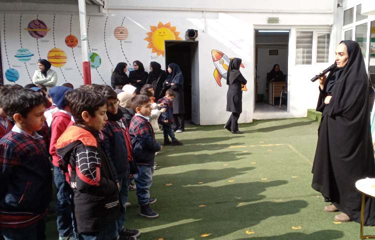 جشن مبعث و تجلیل از برگزیدگان مسابقات ورزشی و نقاشی منطقه 11 15