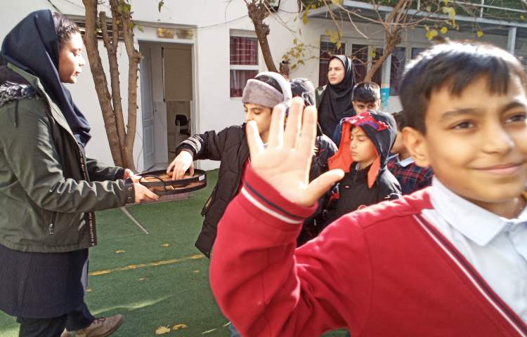 جشن مبعث و تجلیل از برگزیدگان مسابقات ورزشی و نقاشی منطقه 11 2