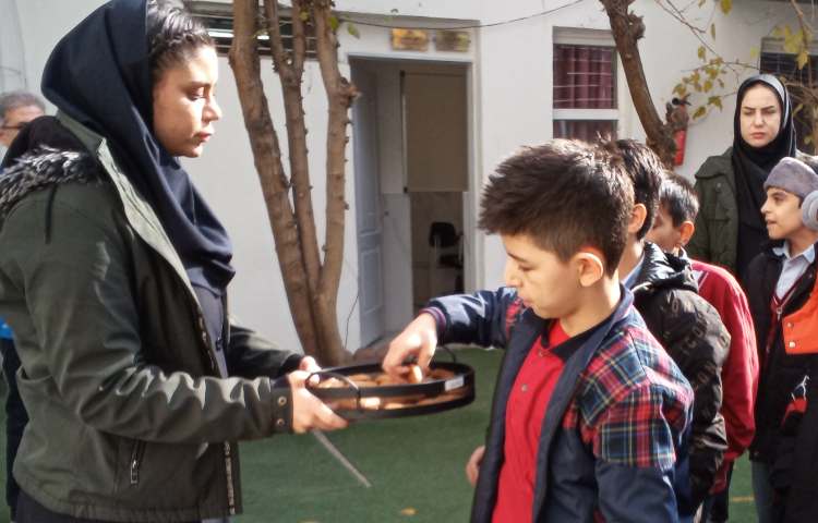 جشن مبعث و تجلیل از برگزیدگان مسابقات ورزشی و نقاشی منطقه 11 3