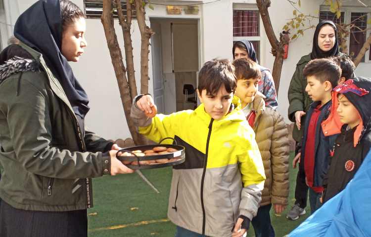 جشن مبعث و تجلیل از برگزیدگان مسابقات ورزشی و نقاشی منطقه 11 4