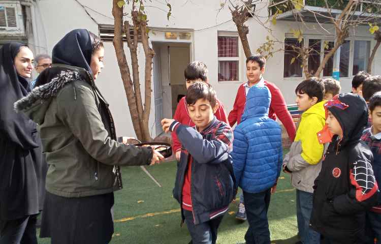 جشن مبعث و تجلیل از برگزیدگان مسابقات ورزشی و نقاشی منطقه 11 5