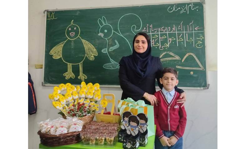 جشن نشانه (ج) درس فارسی در کلاس انجام شد.