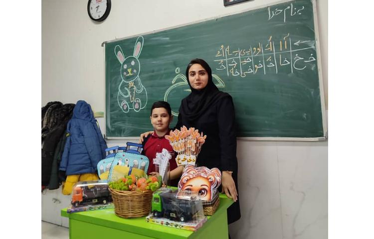 جشن نشانه (خ) درس فارسی درکلاس اجرا شد.