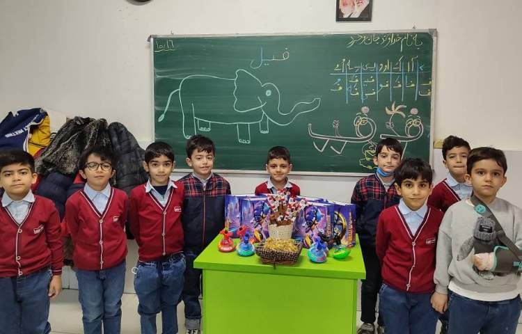 جشن نشانه (ف) درس آدم‌برفی درکلاس برگزارشد. 1