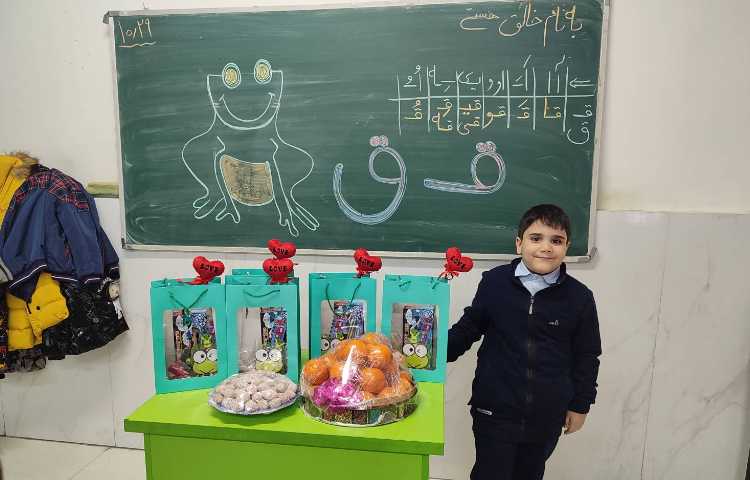 جشن نشانه ( ق) درس فارسی درکلاس برگزارشد. 4