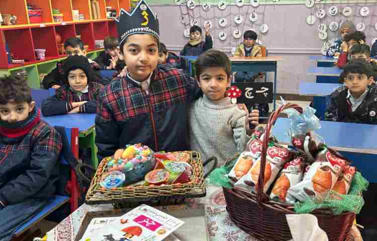 جشن نشانه های ( چ ، ژ ) در کلاس توت فرنگی 1