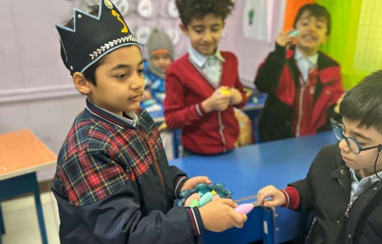 جشن نشانه های ( چ ، ژ ) در کلاس توت فرنگی 2