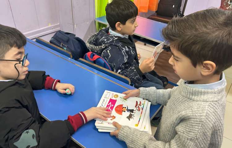 جشن نشانه های ( چ ، ژ ) در کلاس توت فرنگی 3