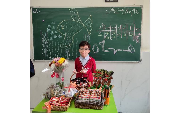 جشن نشانه (ه) (رایان ) درکلاس برگزار شد . 1